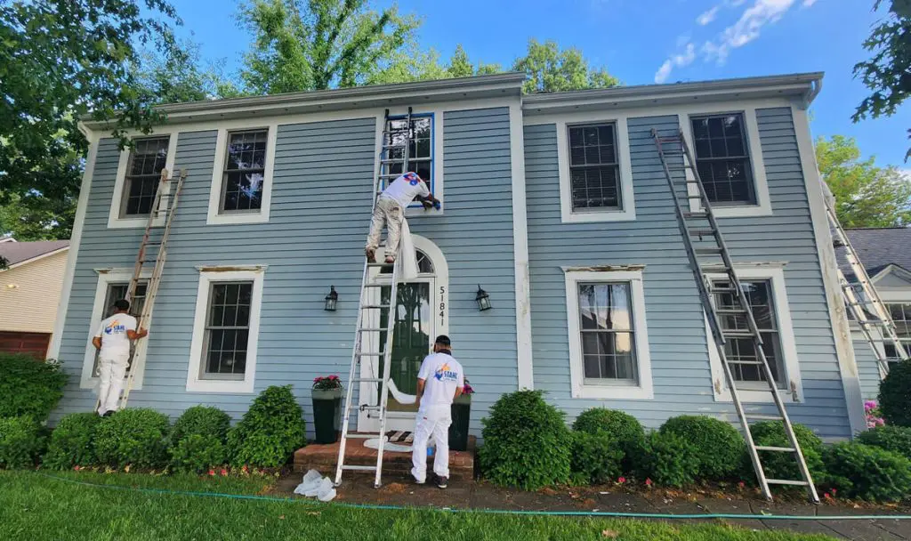 Stahl painting teams working on a client home exterior